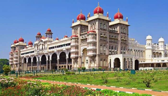 La vue magnifiques de Palais de Mysore, Karnataka, C’est l’une des meilleurs lieux historiques célèbres en Inde