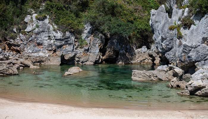 Visitez la Plage de Gulpiyari, C’est l’une des meilleurs plages en Espagne