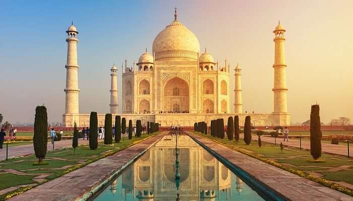 La vue de Taj Mahal, Agra, C’est l’une des meilleurs lieux historiques célèbres en Inde