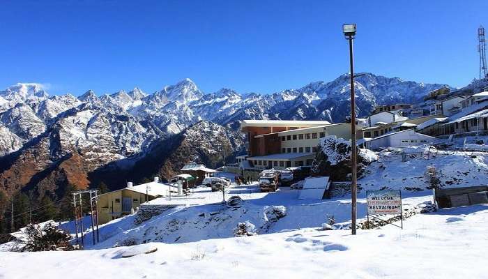 औली भारत में सर्वश्रेष्ठ पारिवारिक छुट्टियाँ बिताने की जगहें है