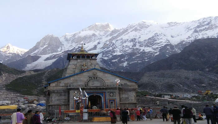 भारत के सबसे पवित्र स्थलों और उत्तर भारत के प्रसिद्ध स्थानों में से एक, केदारनाथ उत्तराखंड का एक शहर है