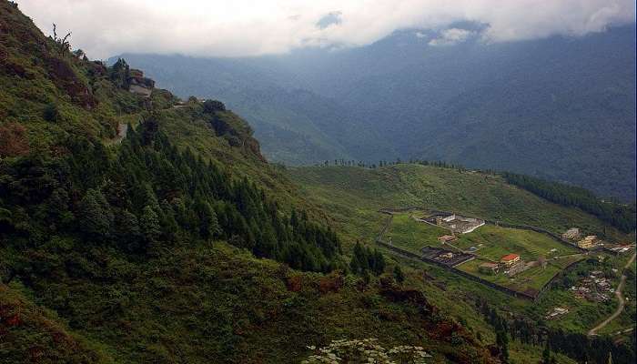 गंगटोक घूमने का सबसे अच्छा समय अक्टूबर और मध्य दिसंबर है