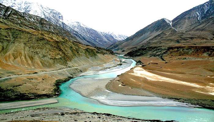 भारत में सर्वश्रेष्ठ पारिवारिक छुट्टियाँ बिताने की जगहें में से एक लद्दाख है