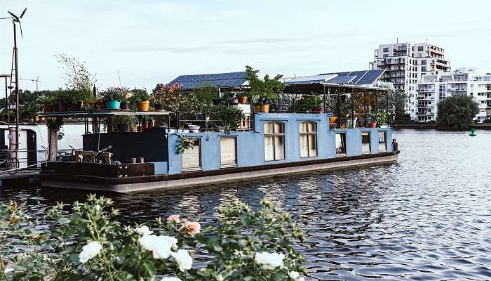 A majestic view of Lake Victoria Houseboats in Kashmir