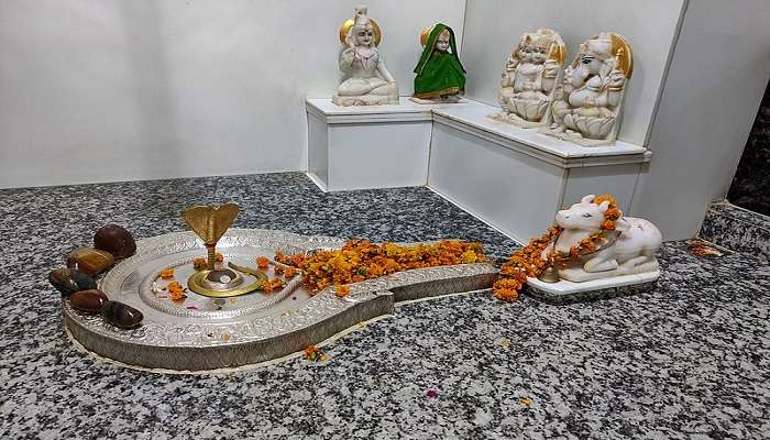 figures and architecture at Kovalam Shiva temple