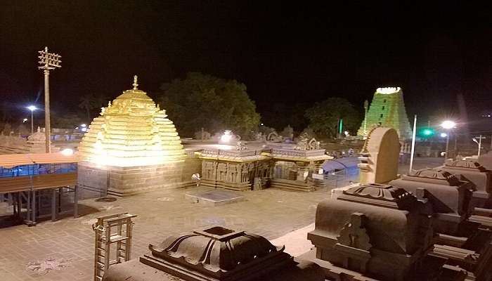 Shri Mallikarjuna Jyotirlinga temple at night