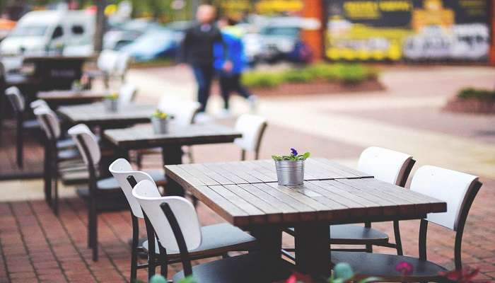 Beautiful dinning at the pub street and taste the famous dishes of cambodia