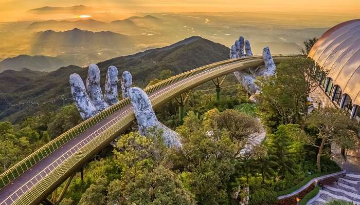 A stunning view of Golden Bridge