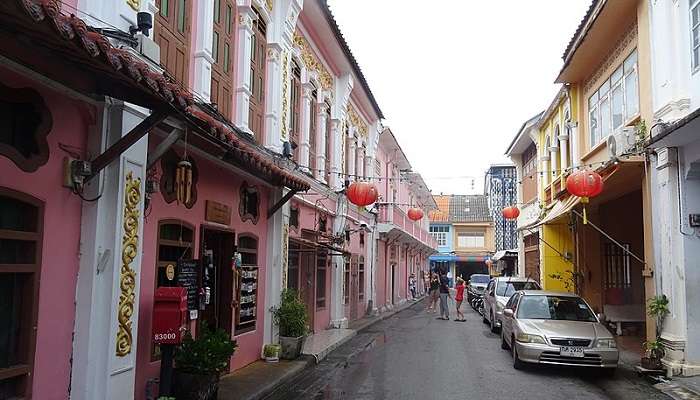 With a rich cultural influence from China, you can find many Chinese shrines in this town