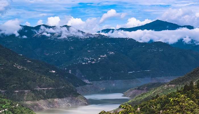 You can reach Ghuttu in Tehri Garhwal by flight, train, or road
