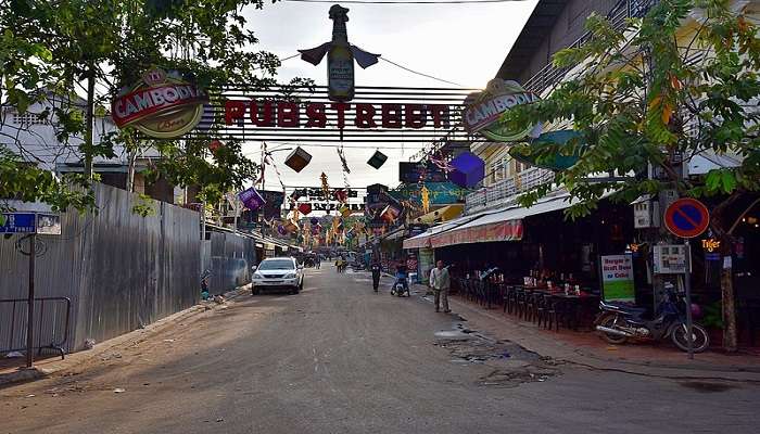 street scene in the siem reap and reach by the different mode of transport.