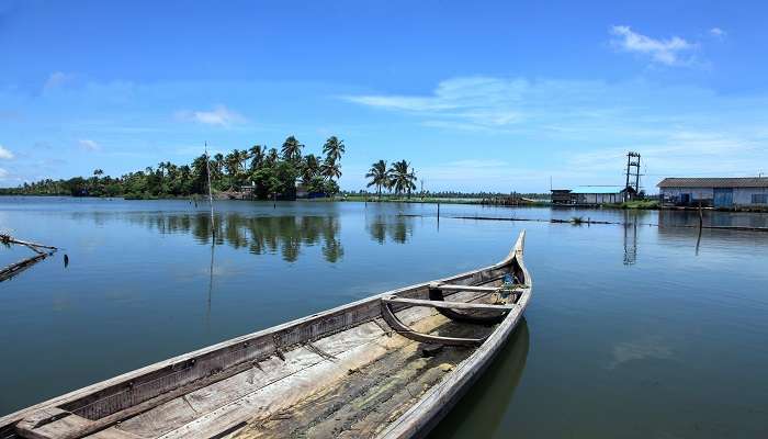 A wooden boat in Kerala backwaters, a must-stop while Alleppey to Munnar road trip.