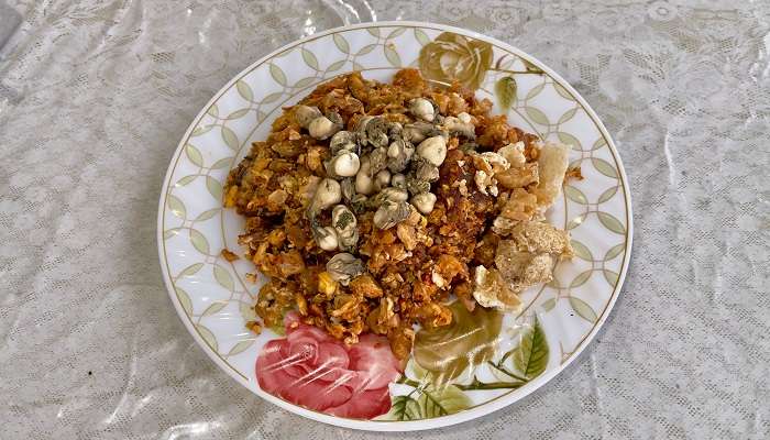 Dating all the way back to Chinese traders, Oh Tao consists of Taro roots, eggs, and deep-fried pork