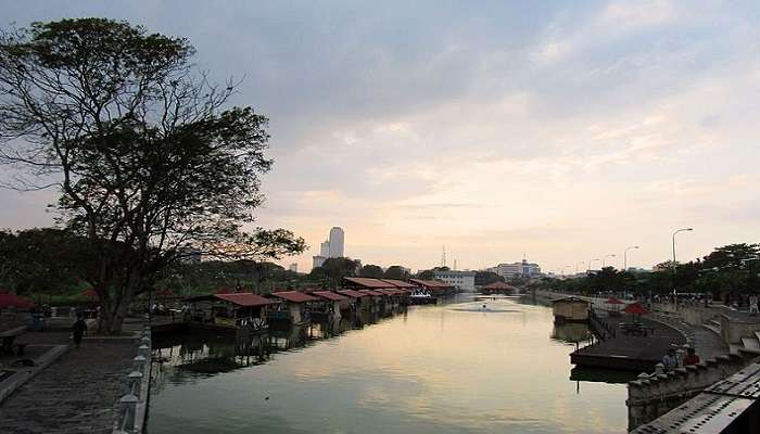 Visit the Pettah Market for an enjoyable experience