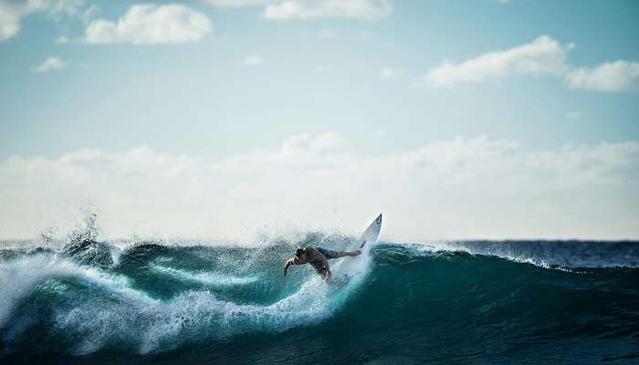 Surf en salle, C’est l’une des meilleures activités aventureuses à Singapour