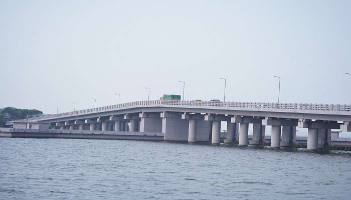 The scenic vista of Thanneermukkom Bund.