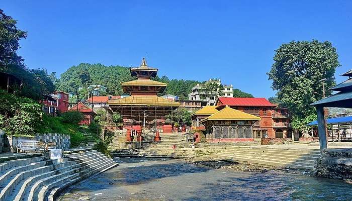 गोकर्ण कर्नाटक में सबसे प्रसिद्ध स्थानों में से एक है