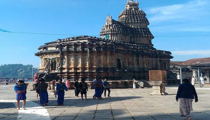 चिक्कमगलुरु जिले में स्थित एक पहाड़ी शहर, और मठ का पहला स्थल है