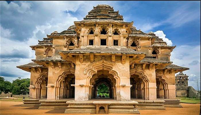 कर्नाटक में घूमने के लिए सबसे अच्छी जगहें हम्पी है