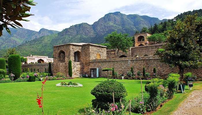 Gaze at the architecture of the Pari Mahal