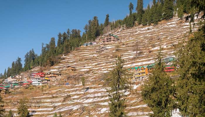 Quaint houses on the terrains of Shoja for a memorable vacation.