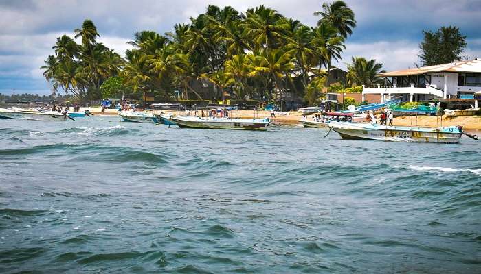 La vue magnifique de la plage de Hikkaduwa, C’est l’une des meilleures plages du Sri Lanka