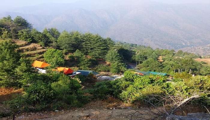 The enchanting village of Kaudia before snowfall in Dhanaulti 