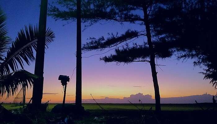 Breathtaking sunset seascape at Kuzhupilly Beach.