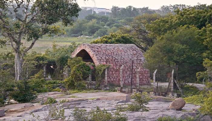  A hut on the banks of Osman Sagar Lake