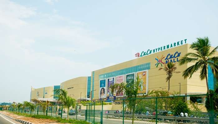 Lulu Mall offers an array of retail outlets to shop from.