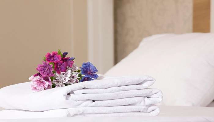 24/7 front desk service and top-notch services available at the resorts in Ashtamudi Lake 