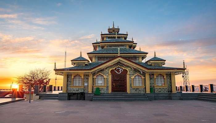 The majestic Surkanda Devi Temple 