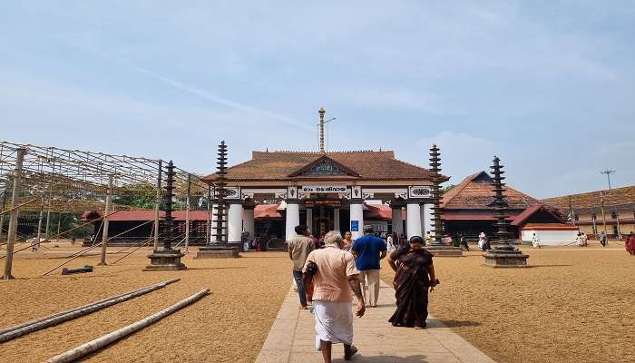 Statues At The Entrance Of Vaikom Temple Kerala