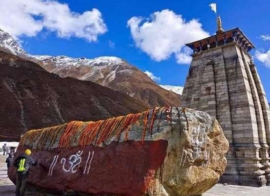 Scenic View near Kedarnath in April in Uttarakhand