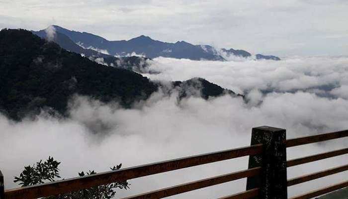 Lakkidi viewpoint, places near soochipara waterfalls