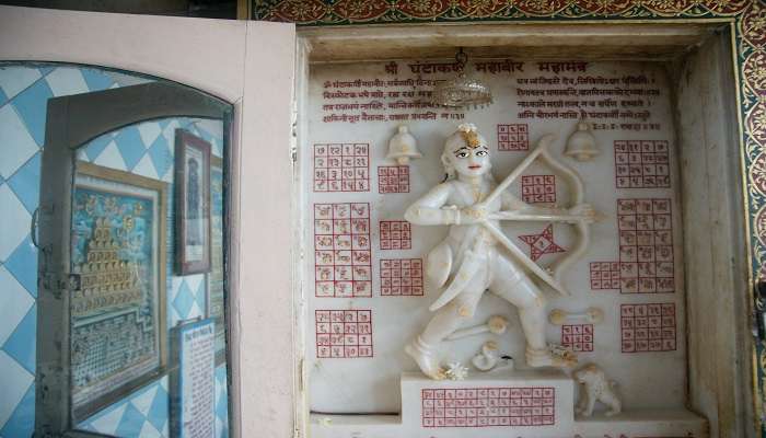 Statue of the Mahavira at Ghantakarna Mandir