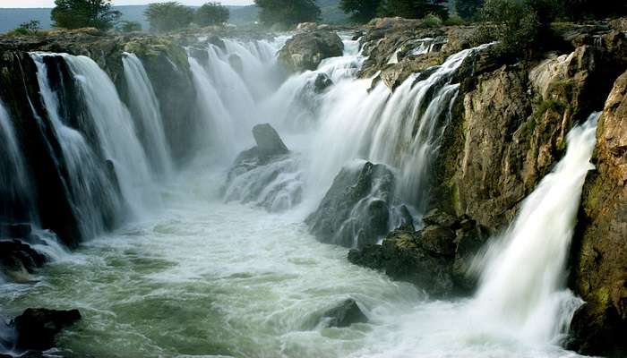 A scene of Hogenakkal, Tamil Nadu