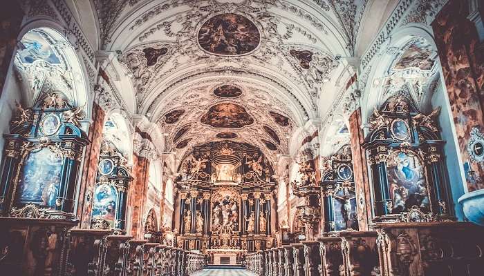 Know the best time to visit the old church