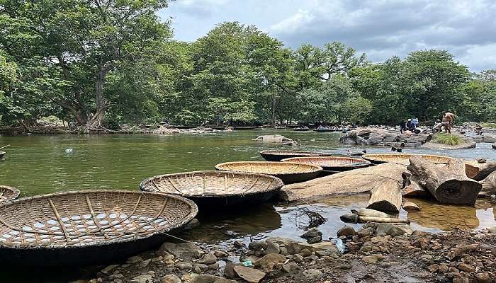 Boating facility available in Hogenakkal