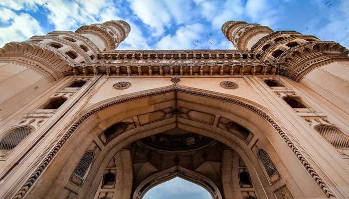 Witness the beauty of Charminar near the Begum Bazar in Hyderabad