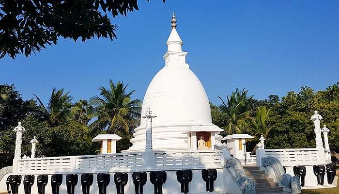 Dambakola Patuna Sangamitta Temple