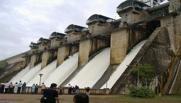 Tourists at Gorur Dam, also known as Hemavathi Reservoir