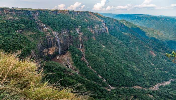 Know the history of Nohsngithiang falls.