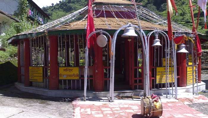 A mesmerising view of the Kalimath temple surrounded by the water from above