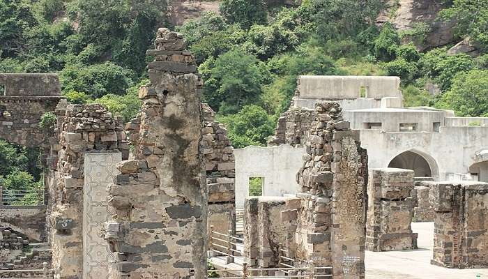 Kondapalli Fort, is one of the finest places to visit in Vijayawada with friends.