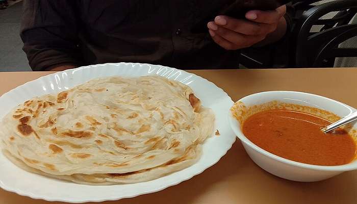 One should definitely try the local Kerala cuisines when visiting Kerala