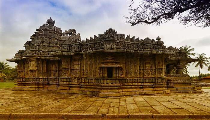front view of the Nageshwara Temple.