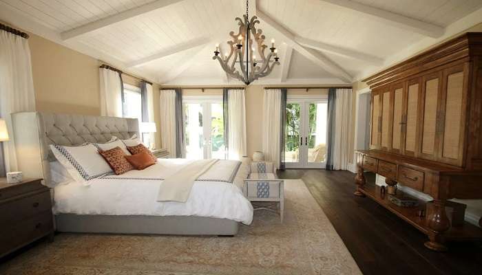 The Gateway Hotel is an amazing place to stay that is situated in a calm and peaceful spot