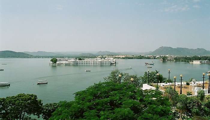 A mesmerising view of Lake Pichola, places to visit in July in India