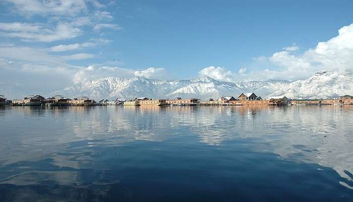 Sprawling view of Srinagar mountains in winters to reach Kheer Bhawani Mandir Srinagar.